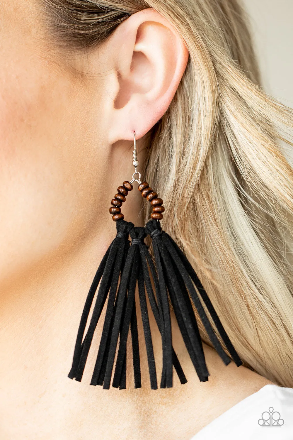 Paparazzi Easy To PerSUEDE - Black Earrings