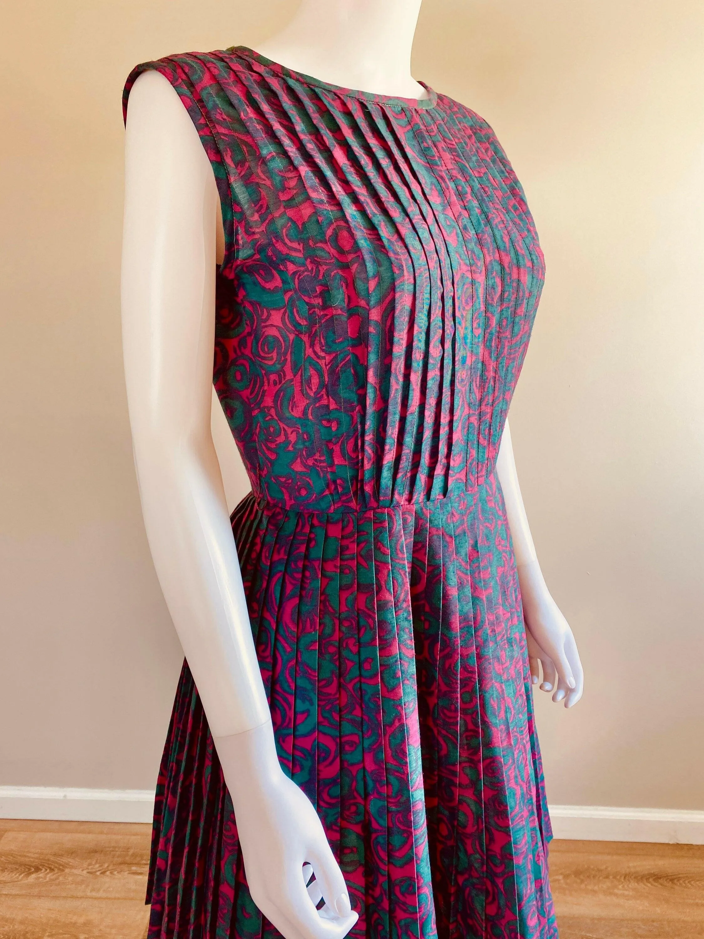 Vintage 1960s Magenta Scroll Print Day Dress /60 retro tuxedo front cotton dress / size S M