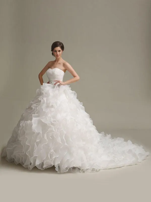 Wedding Dresses Princess Ball Gowns Strapless Sweetheart Neckline Pleated Frills Beaded Sash Tulle Ivory Bridal Dress With Train